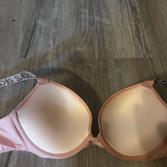 Victorias Secret Push up Bra 34B - Picture 2 of 3